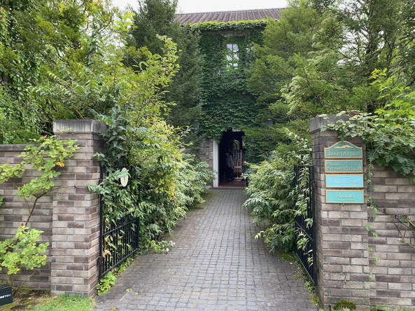 【ブラッセリーナカガワ】着飾ってエレガントに、湖のほとりでフレンチ