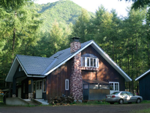 【アウトサイド・ベース】軽井沢にあるツアーや設備が充実した、家族で楽しめるキャンプ場！