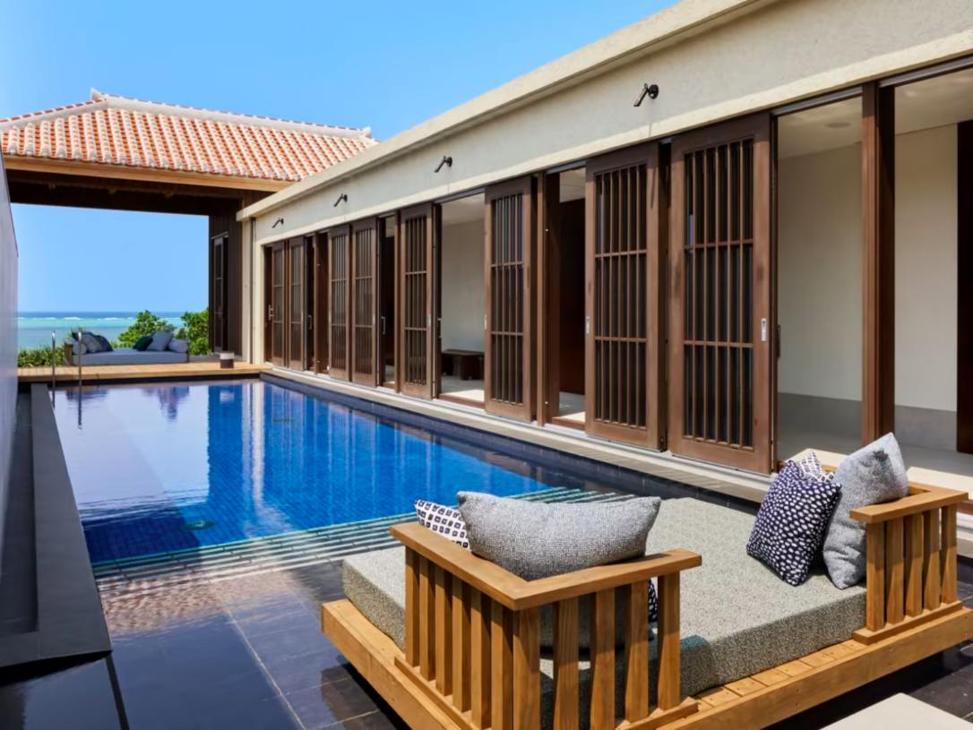 【星のや沖縄】自然溢れる隠れ家リゾートで過ごす、沖縄の海辺の上質な休日