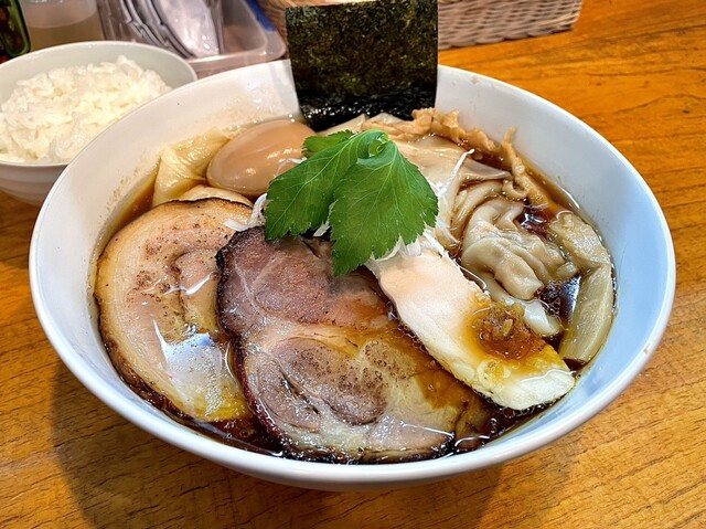 【麺屋シロサキ】読谷村のラーメン革新！手作り麺と独自スープで、地元に愛される一杯