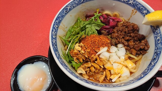 【オカゲサマ製麺食堂】地元愛溢れる一杯！沖縄の風土を活かした独創的な汁なし担々麺