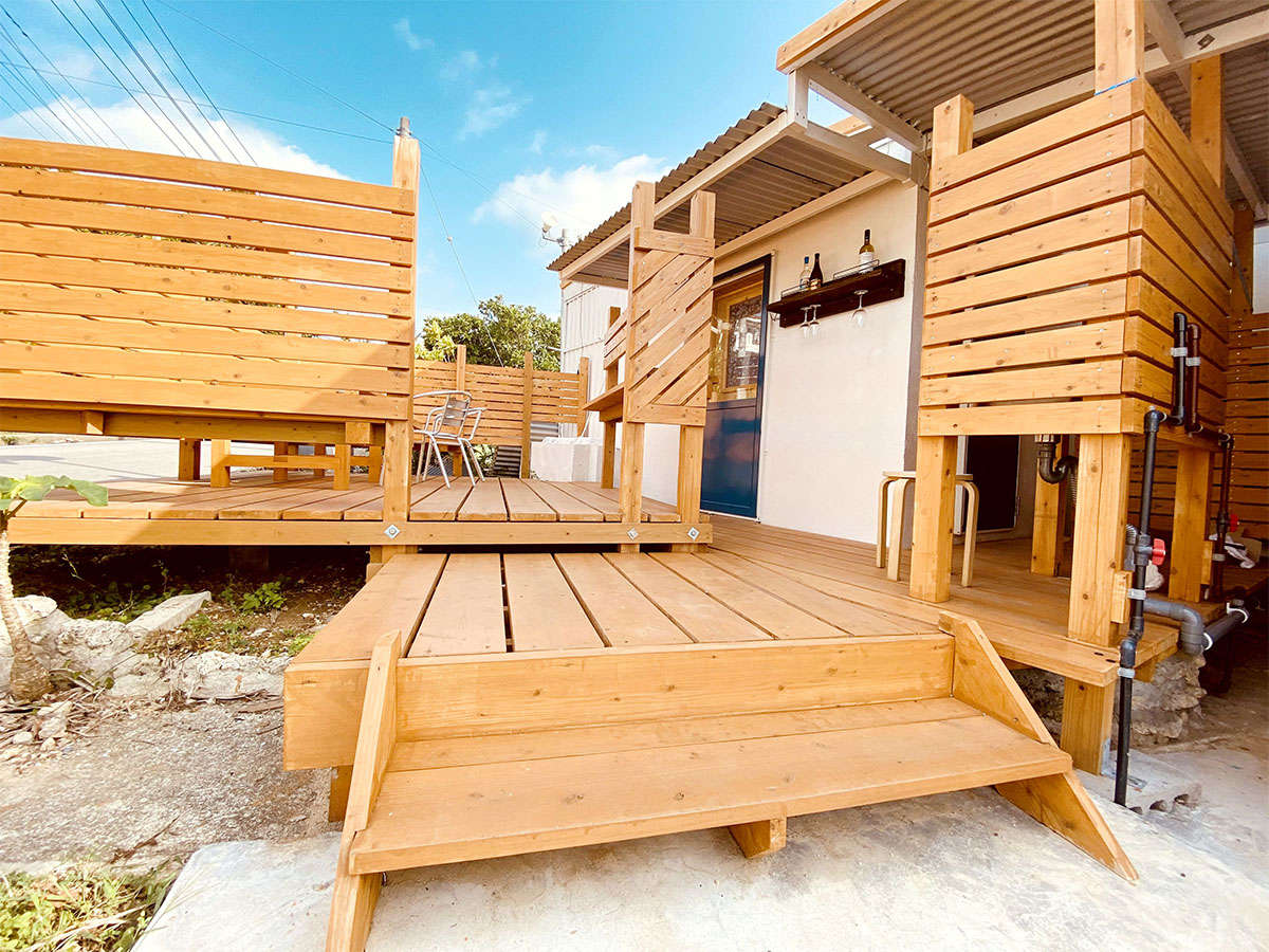 【宿屋lotus】海に近い隠れ家。手作りの空間で味わう、オーナー自慢の地元料理