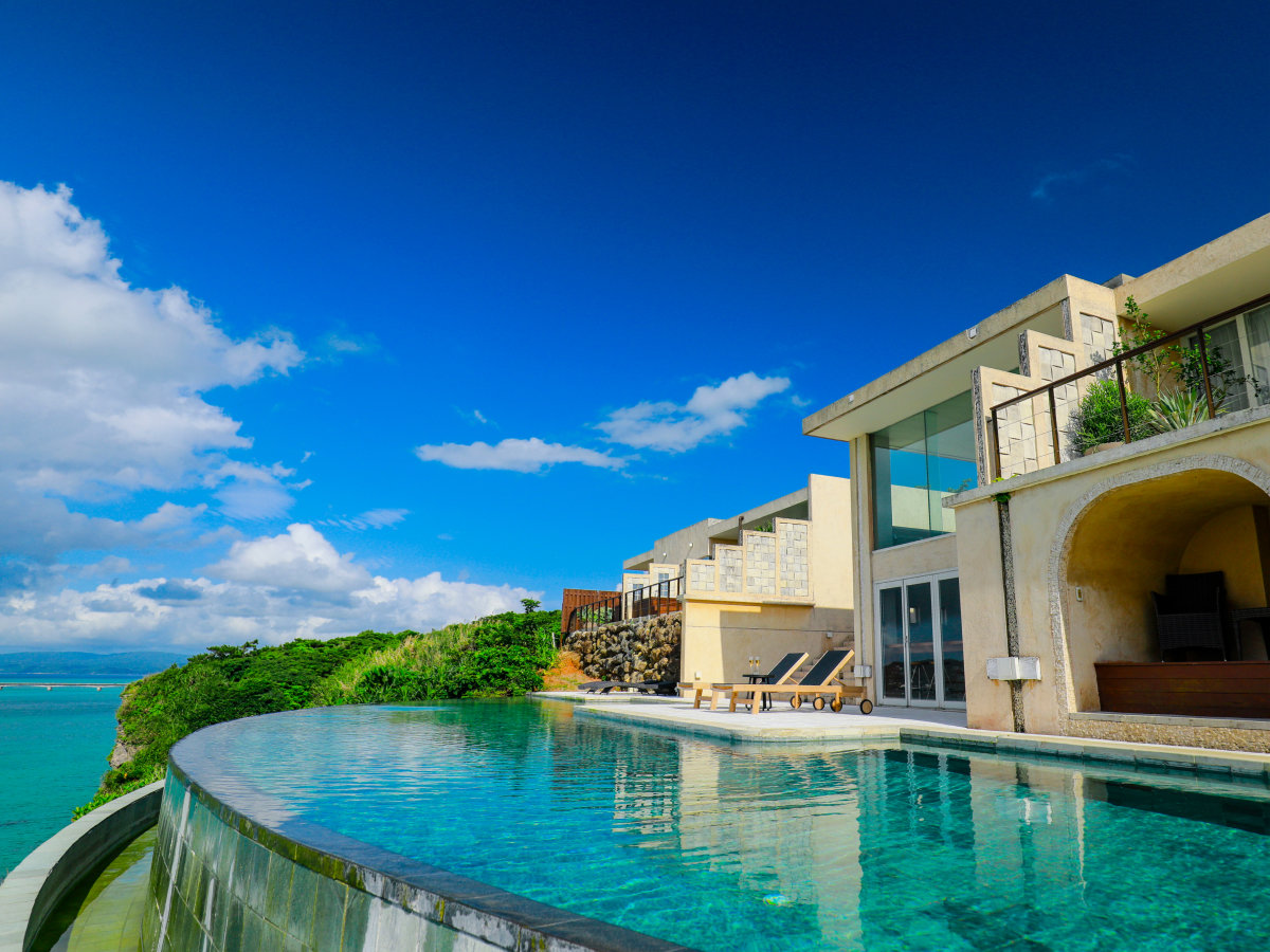 【カヤツマ沖縄 -KAYATSUMA OKINAWA】絶景オーシャンビューと心地よい隔離：朝、海の音で目覚める至福の時