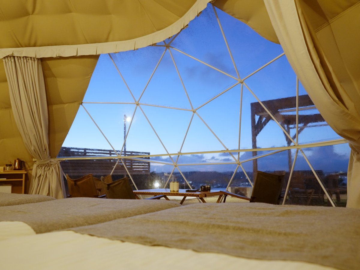 【8POINT RESORT OKINAWA】沖縄南城市の絶景を一望できるおすすめのグランピング！心地よい風と星空の下で味わう、最高のリラクゼーション