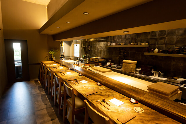 【酢めしゆう】江戸前鮨と地元食材の融合！隠れ家のような寿司屋