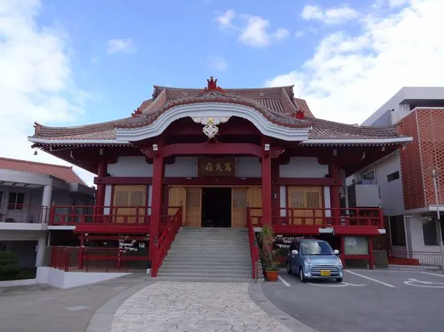 【首里観音堂】金色に輝く千手観音菩薩とともに那覇の風景を満喫