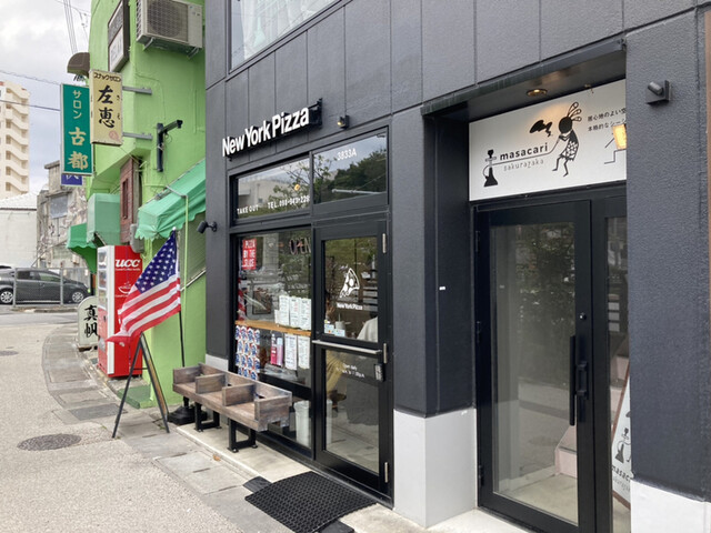 【New York Pizza】カリカリ食感がクセになる！人気の本格ピザ専門店