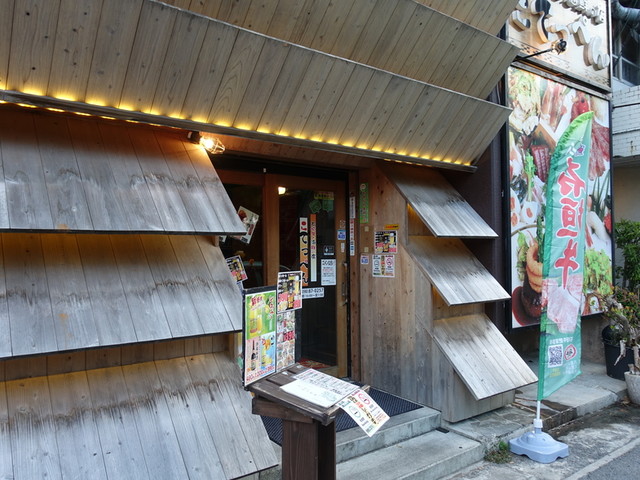 【こてっぺん】石垣牛と琉球モダン料理の融合が楽しめる魅力的な居酒屋！