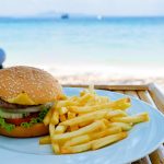 【エリア別】沖縄の人気ハンバーガー20選｜那覇市内から北部・離島まで！ボリューム満点＆沖縄ならではのグルメ