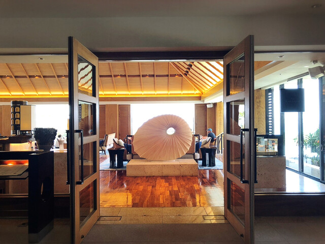 【リッツカールトン沖縄】沖縄の絶景と至福のひとときを楽しむティータイム