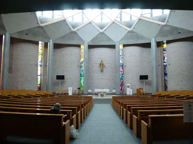 【カトリック麹町 聖イグナチオ教会】多文化共生の象徴◎心の安らぎを感じる教会