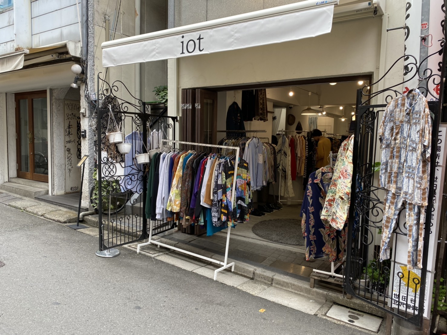 【古着屋 iot 下北沢店】希少価値の高いアイテムが揃う！下北沢の人気古着店