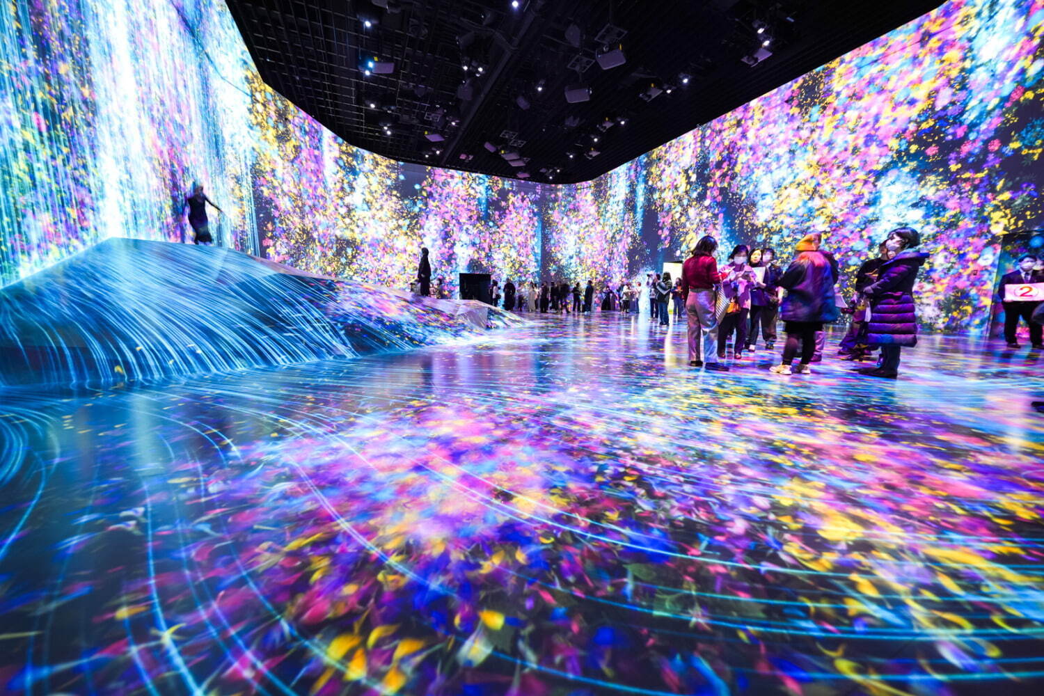 【チームラボボーダレス】デジタルアートが生み出す新たな体験空間