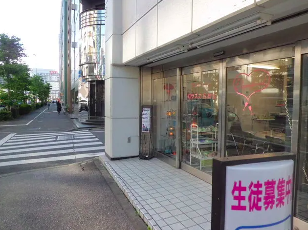 【ガラス工芸サンドブラスト本部教室】短時間で素敵なガラス作品を制作！