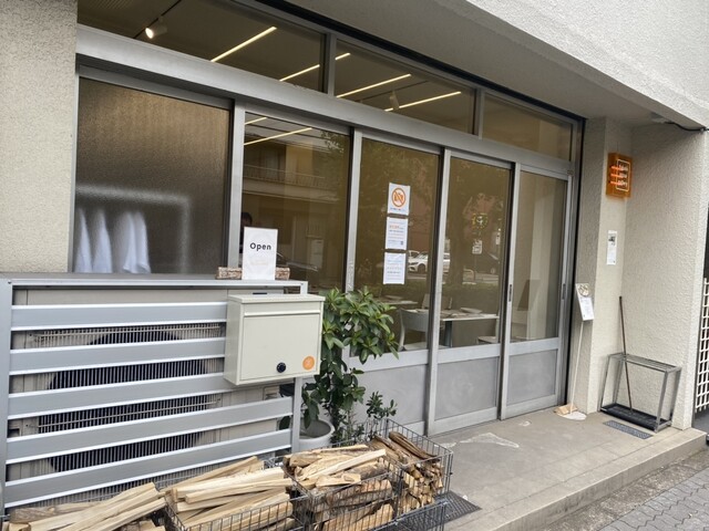 【ファカロー ピッツァ ギャラリー】絶品ピザを贅沢に楽しむ、新御徒町の名店