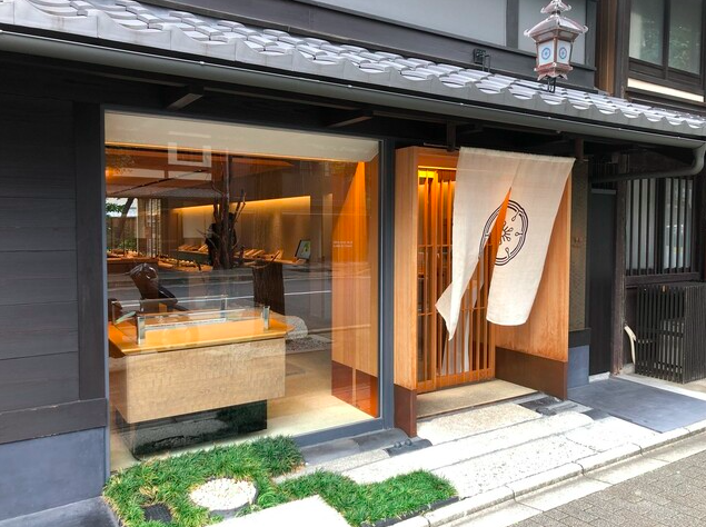 【果朋】京都・中京区で和菓子三昧！大人気たっぷりみたらしと団子の瓶詰め