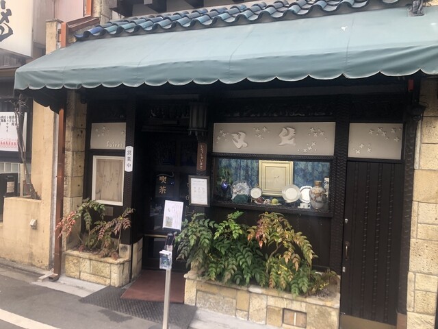 【喫茶 ソワレ】SNS映え間違いなし！青い照明に包まれたレトロ喫茶