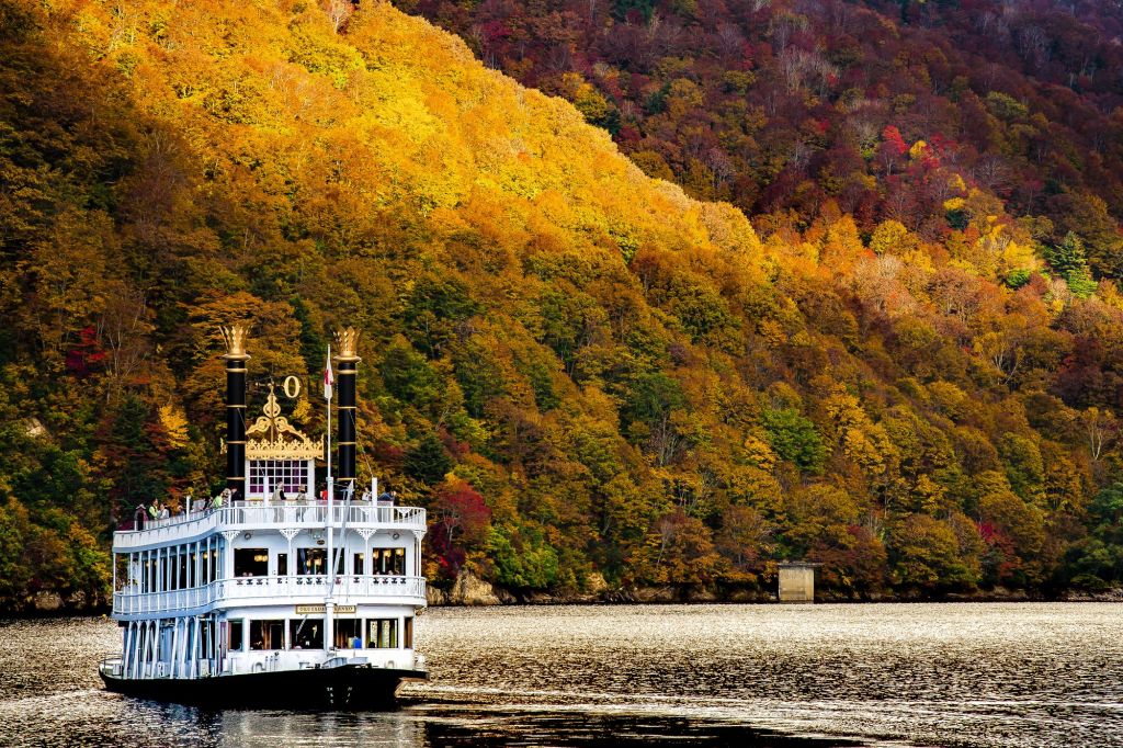 【奥只見湖】美しい山々と湖が織りなす絶景！新潟の湖で楽しむ遊覧船と自然散策