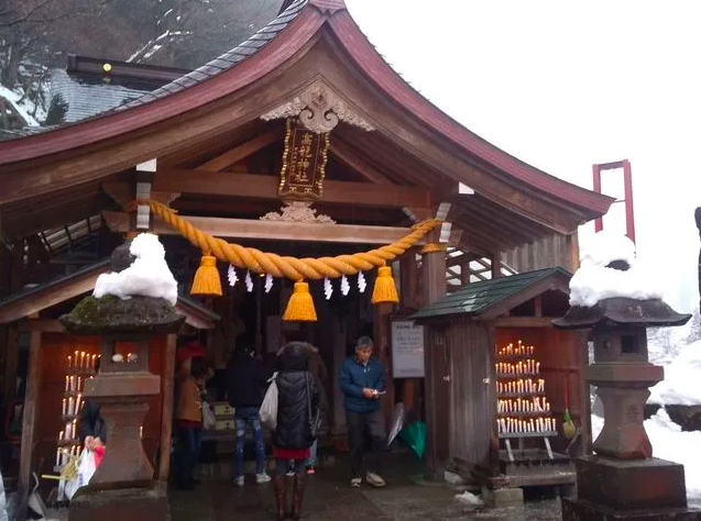 【高龍神社】龍神と白蛇に導かれる！商売繁盛の聖地で得る特別なご利益