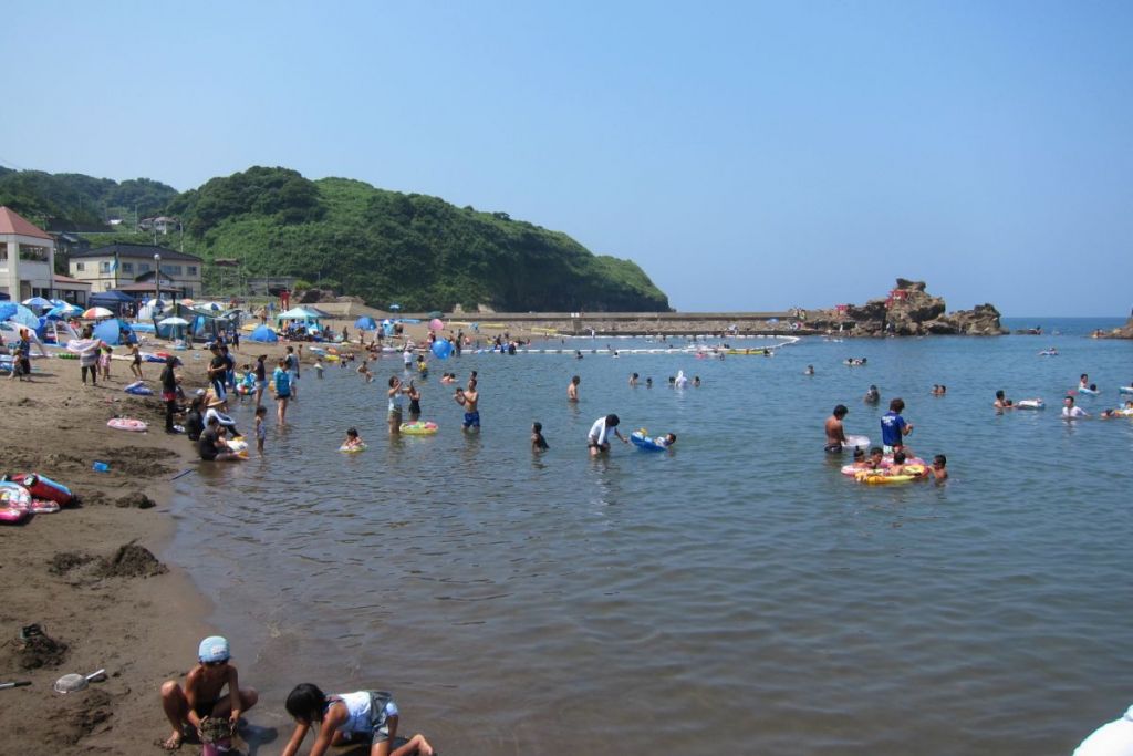 【笠島海水浴場】子供も安全！穏やかな波と美しい景色の海水浴場で過ごす