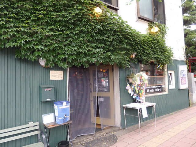 【オーノ ボーノ】温もり溢れる空間。大人気の香ばしい薪窯焼きピッツァ