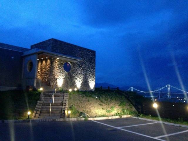 【宮越屋珈琲 MUTEKIROU】窓いっぱいのパノラマビュー！大人の隠れ家スポット