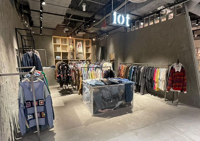 【古着屋iot札幌店】デザイン古着の宝庫！札幌で見つける自分だけの一着