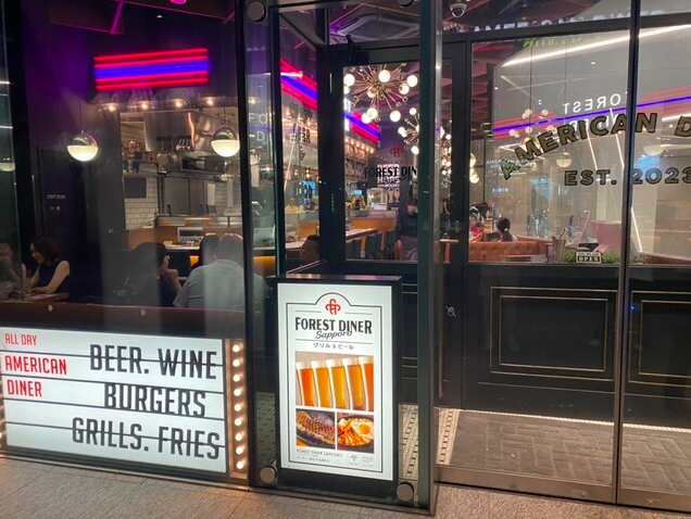 【FOREST DINER 札幌店】肉汁あふれるグリル料理とクラフトビールの饗宴