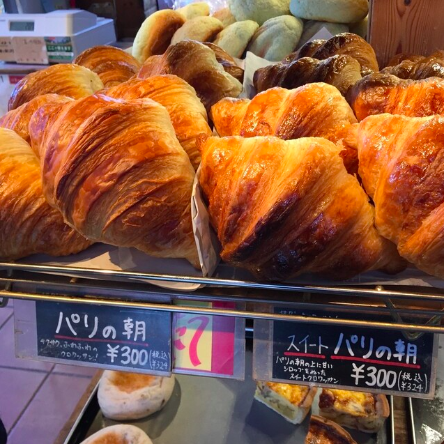 クロワッサン パリの朝