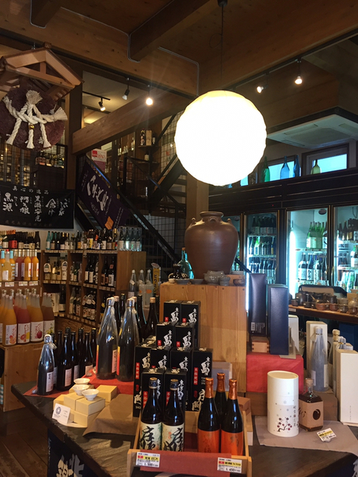 酒舗七蔵の内観