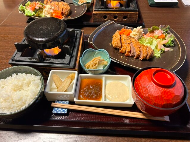 黒毛和牛レアカツの石焼仕立て