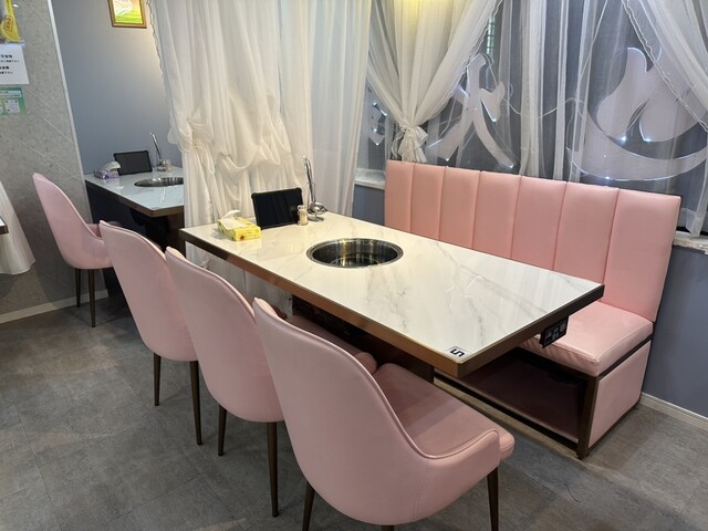 【辛楽川火鍋】本場の味！選べるスープ×80種の食材で無限アレンジができる火鍋店