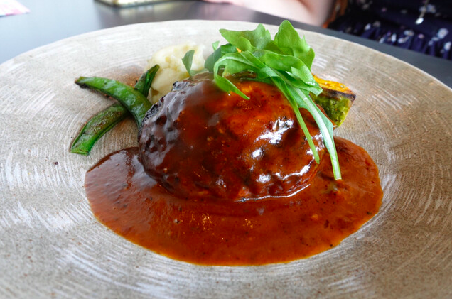 黒毛和牛と黒豚のハンバーグ