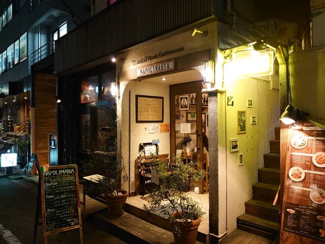 【NAPOLIMANIA】イタリア直送の味！ピザもワインも妥協なしの本格イタリアン