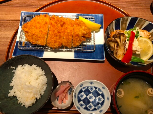 ロース・サーモンフライ膳