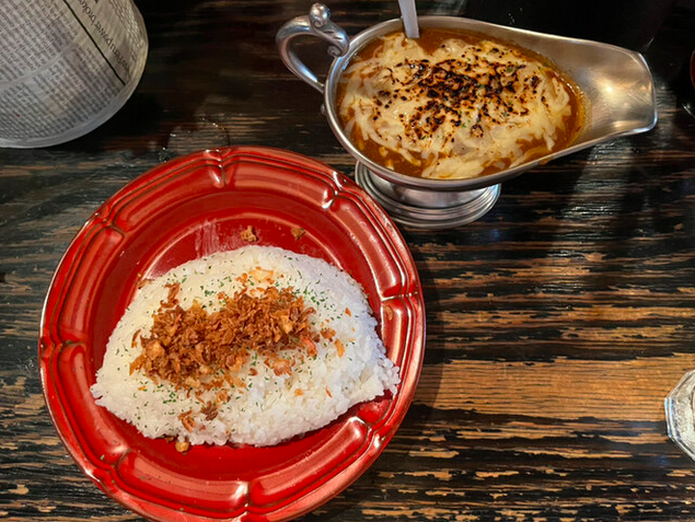 牛すじ炙りチーズカレーライス