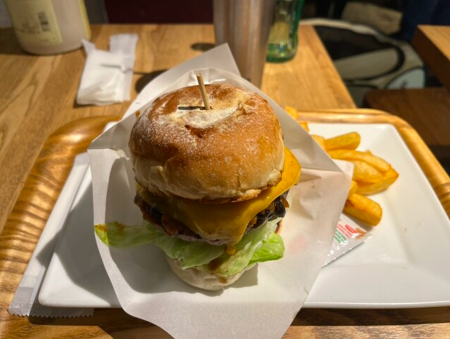 チリビーンズとチーズのバーガー