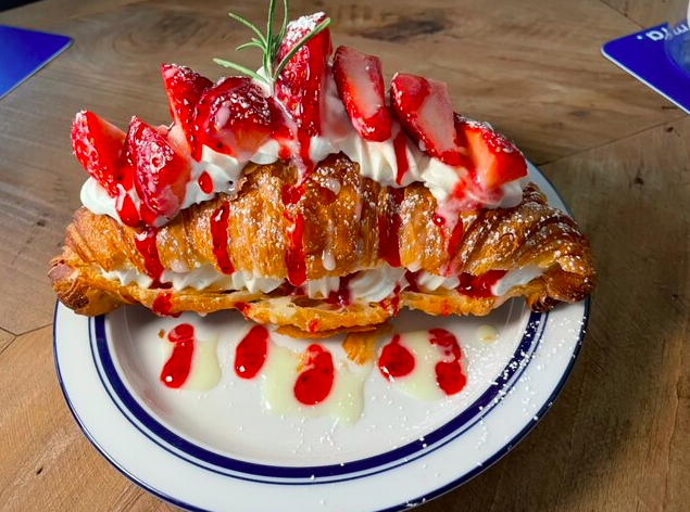 いちご練乳クロワッサン