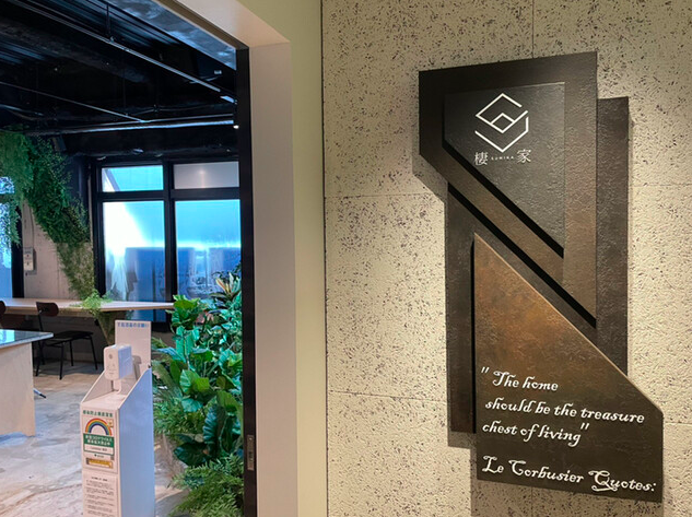 【棲家アーキテクチャカフェ】花に包まれたカフェで味わう漆黒のチーズフォンデュ