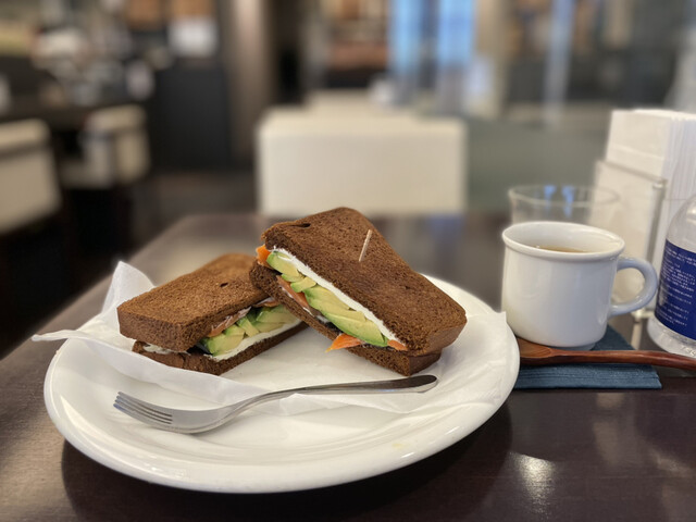 スモークサーモンサンド