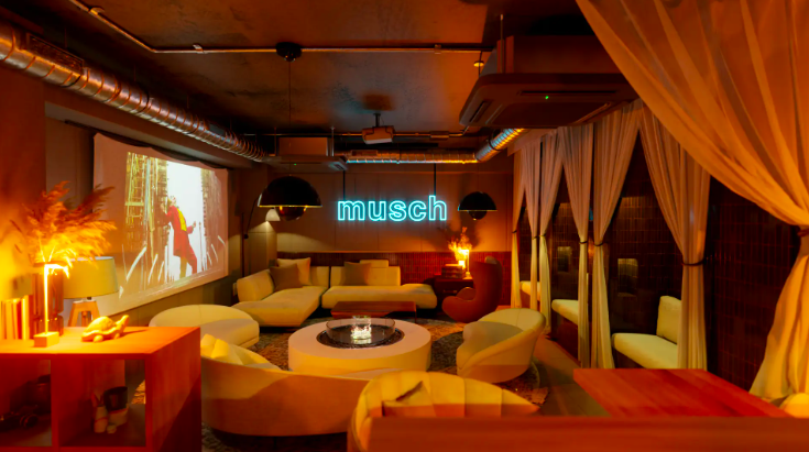 【musch 歌舞伎町店】暖炉とシーシャが迎える静寂のラウンジ体験