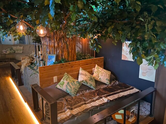 【muse 新宿西口店】木と灯りに包まれる新宿のナチュラルカフェバー