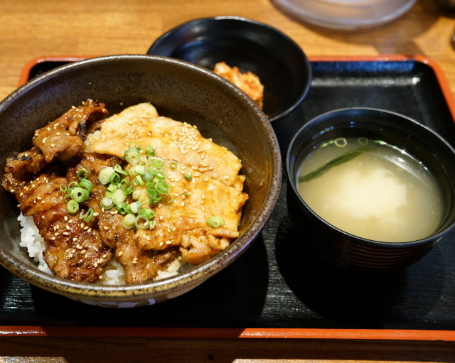 もち豚カルビ丼