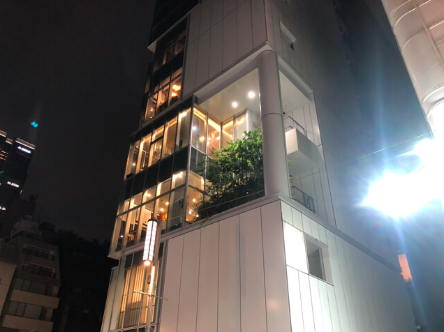 【地鶏雛丸 東京駅八重洲店】肉の旨みを引き立てる職人の炭火技と贅沢個室で過ごす