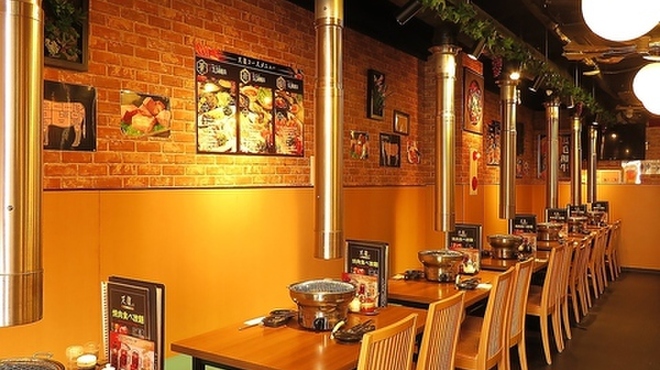 【牛吉 新宿東口店】黒毛和牛を七輪で堪能！100品以上の贅沢食べ放題を新宿で満喫