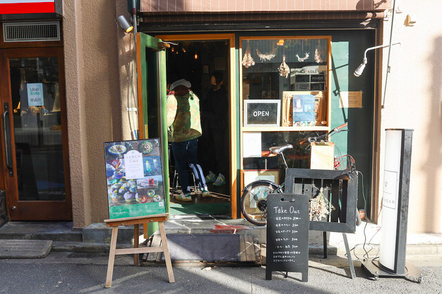 【HANABAR Driedflowers&Liquor】カラフルなカレーとクリームソーダの世界