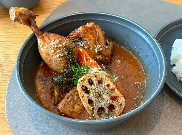 骨付きチキンと7種の野菜カリー