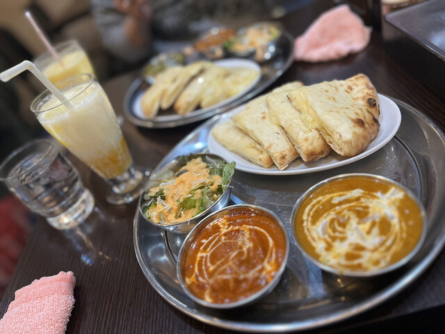 チーズナン+カレー2種