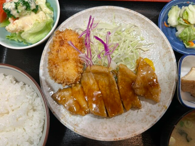 カニコロッケとロース生姜焼き