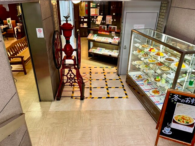 【イノダコーヒ】自家製トマトソースとふわとろ卵が主役の洋食ランチスポット